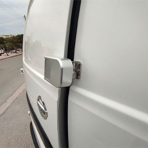Τοποθέτηση κλειδαριών σε VAN και Φορτηγά